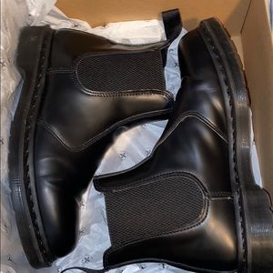 2976 Mono, Black Smooth Dr. Martens